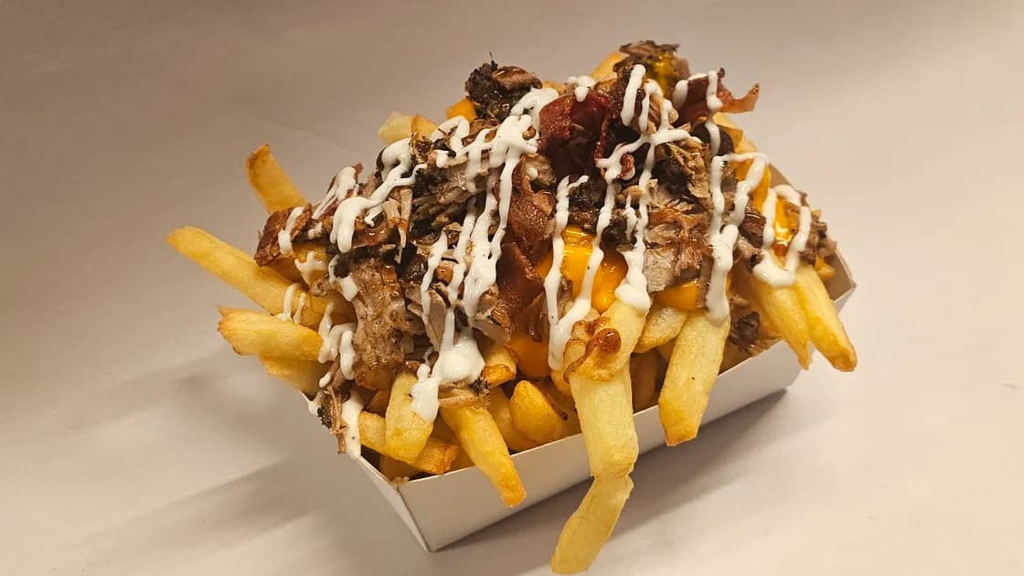 Americaantje: friet met cheddar en pulled pork